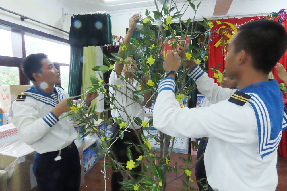 Chuẩn bị phòng đón Xuân tại đảo Nam Yết.